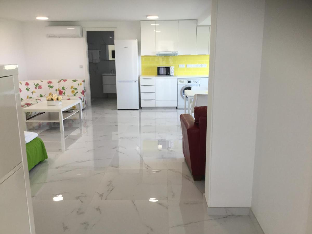 Yellow Studio Brand New Limassol Exterior foto