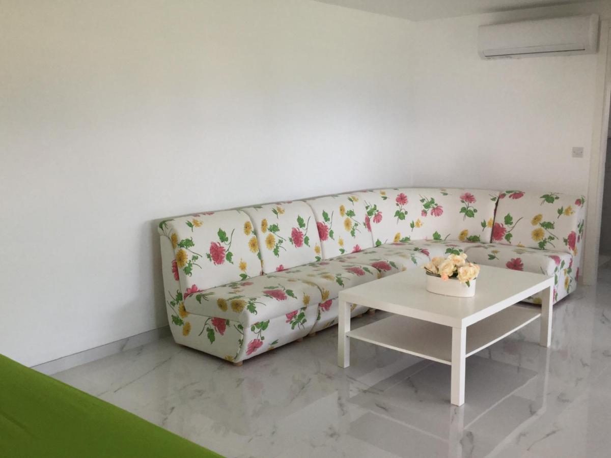 Yellow Studio Brand New Limassol Exterior foto
